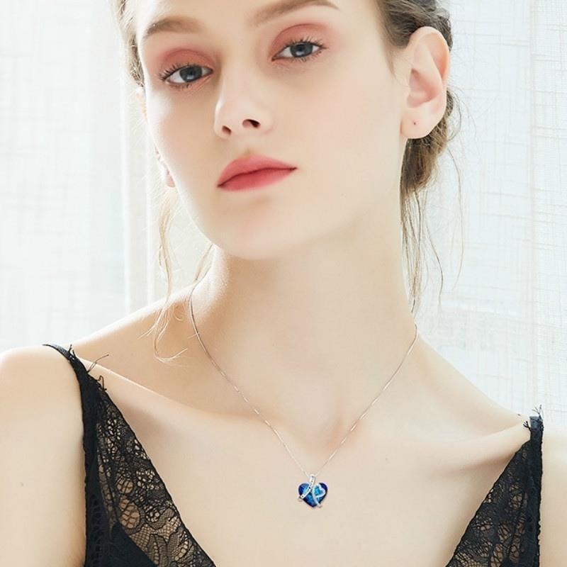 Collier avec Cristal Bleu - "Je T'aime"